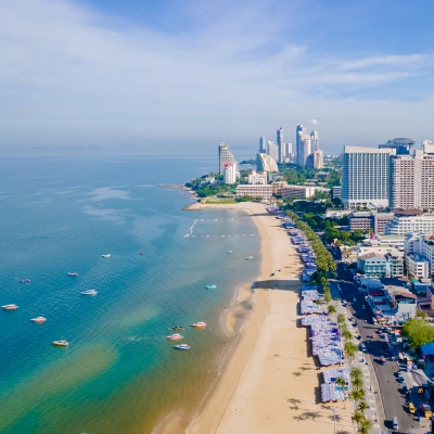 Vibrant street scene in Pattaya featuring bustling markets and nightlife.