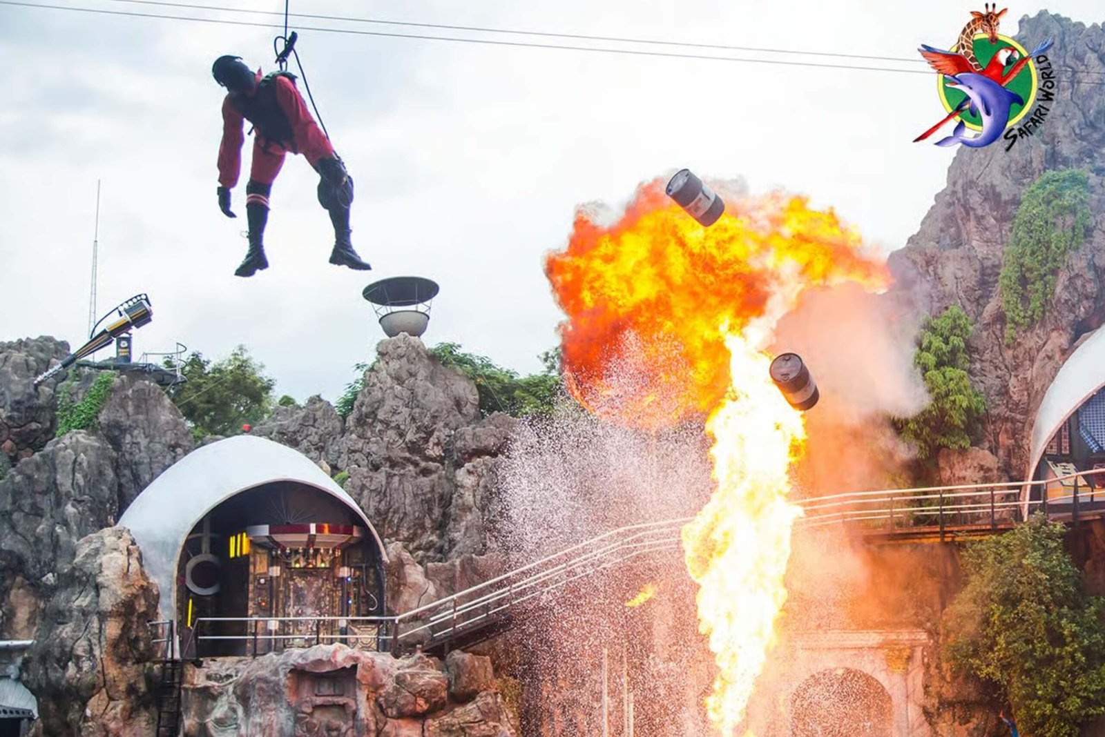 Spy War Stunt Show safari world