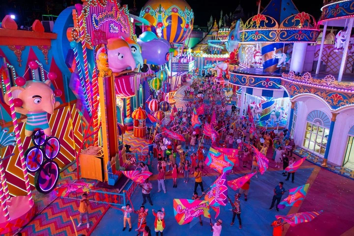 River Carnival parade floats and performers inside the indoor theatre at Carnival Magic