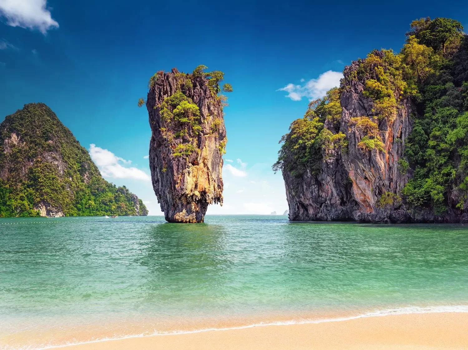 The iconic leaning Ko Tapu rock at James Bond Island