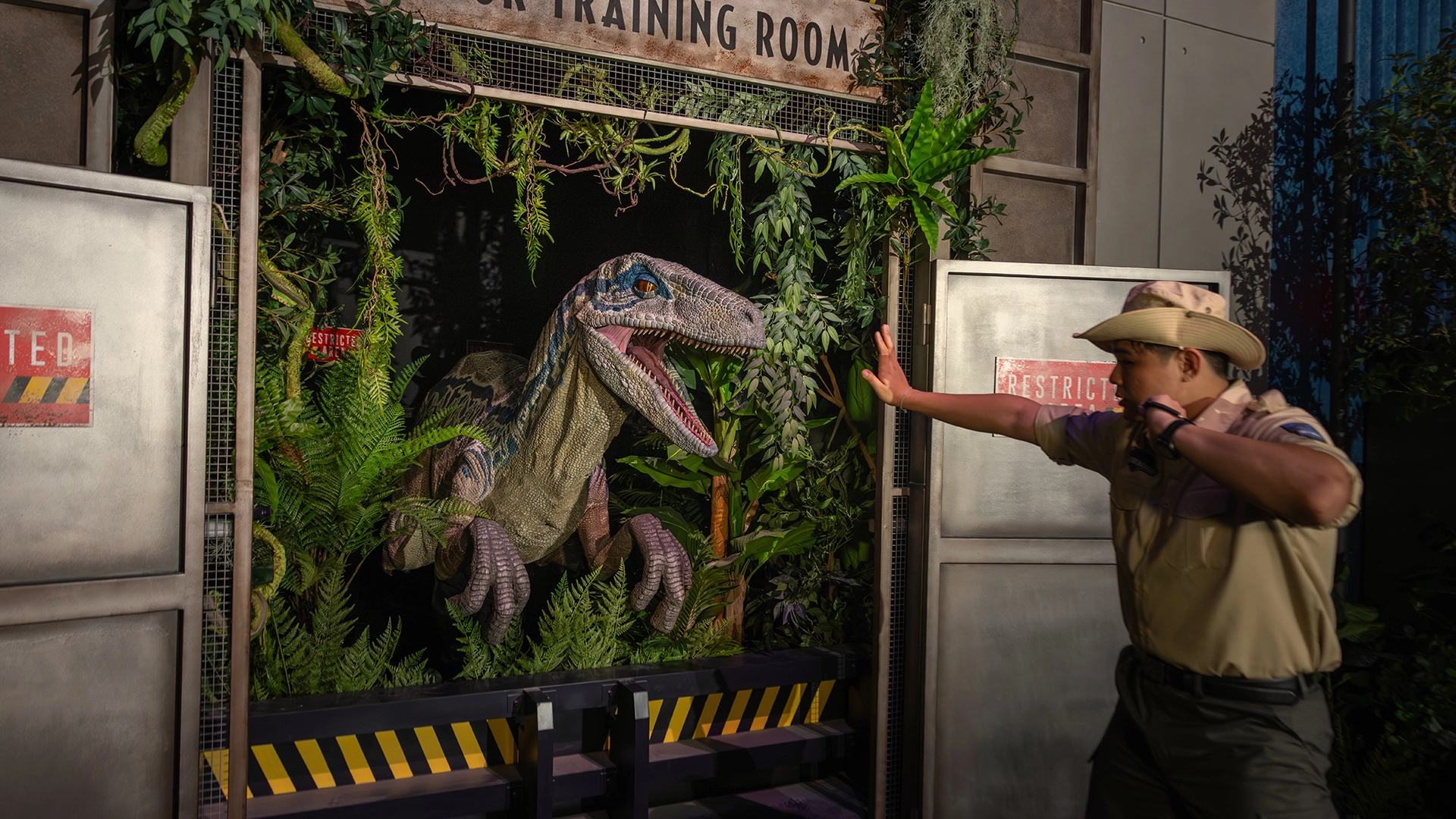 Life-sized animatronic dinosaur at Jurassic World The Experience, Bangkok