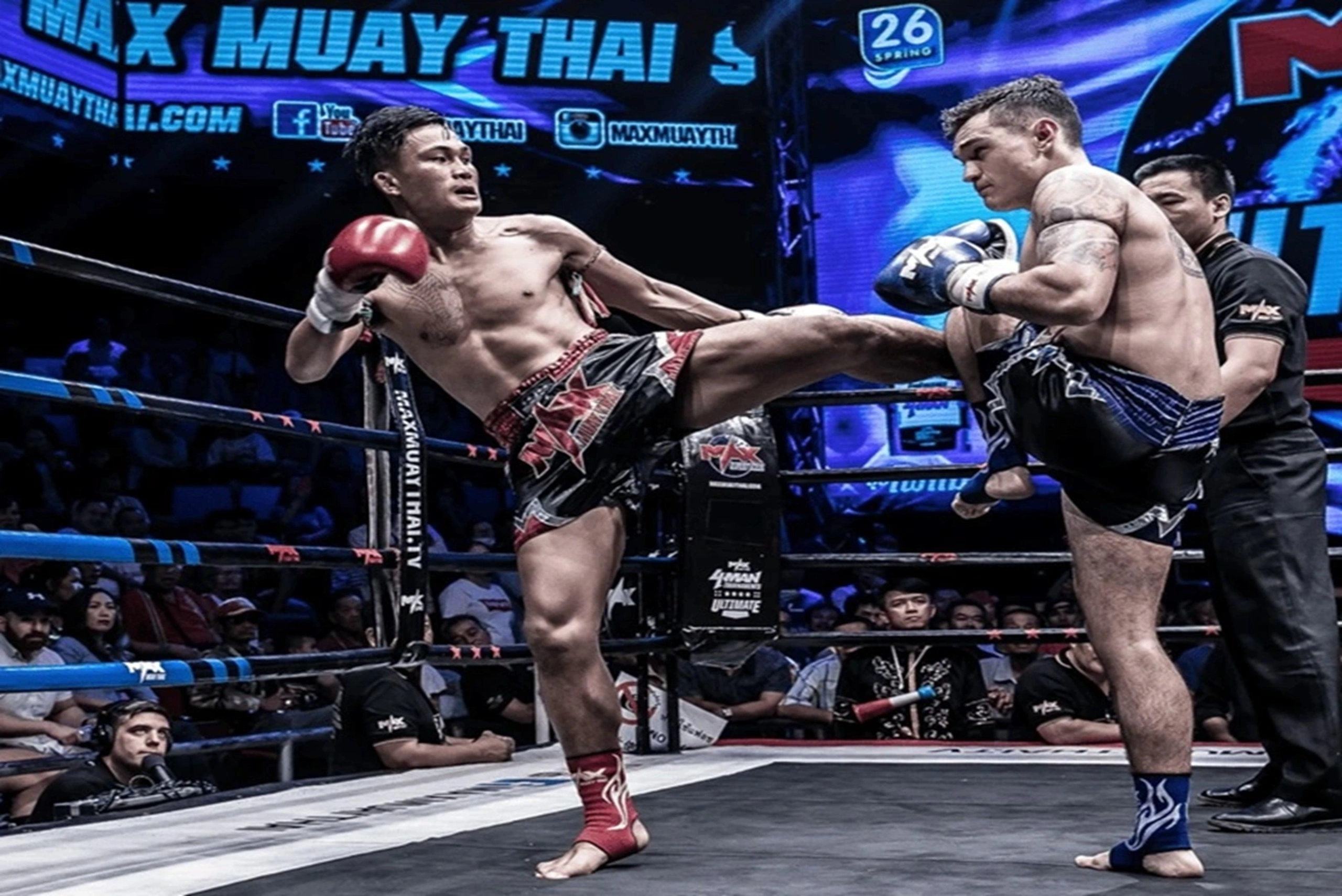 Crowd atmosphere at Max Muaythai stadium