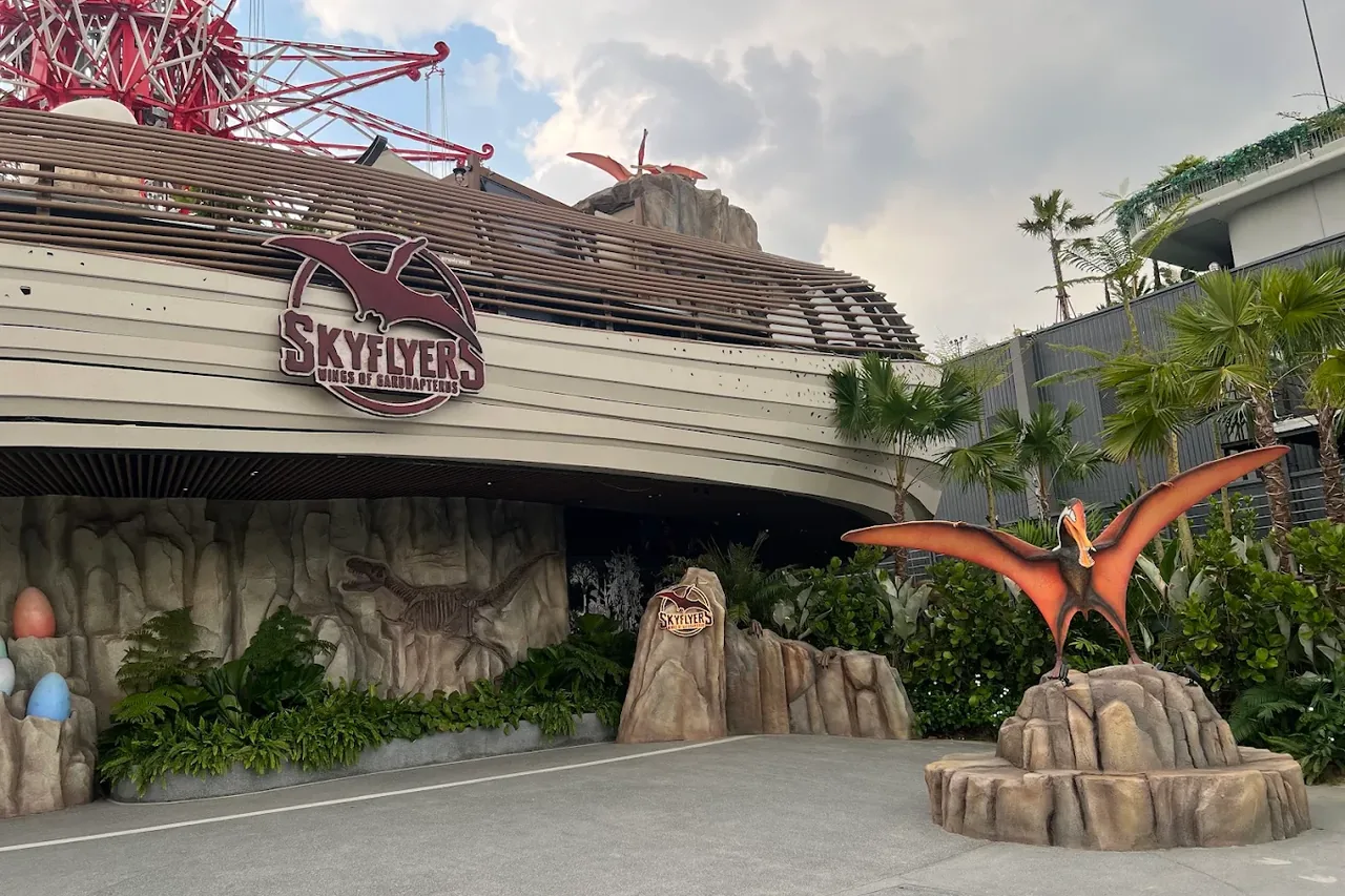 SkyFlyers Wings of Garudapterus entrance at Asiatique Bangkok with pterosaur statue